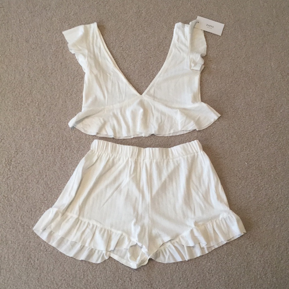 NWT white 2 piece ruffle short set